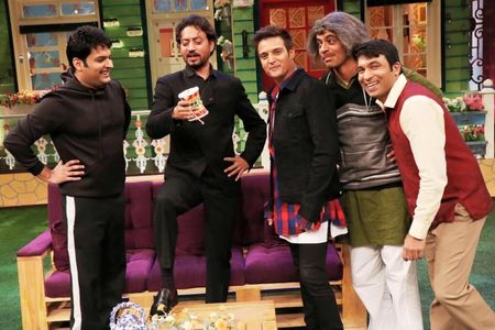 Irrfan Khan, Jimmy Shergill, Sunil Grover, Chandan Prabhakar, and Kapil Sharma in The Kapil Sharma Show (2016)
