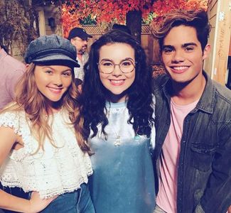 On set of Alexa and Katie with Emery Kelly and Kerri Medders