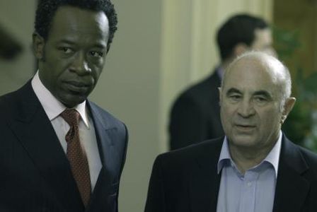 Bob Hoskins and Lennie James in Outlaw (2007)