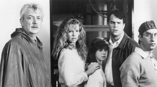 Dan Aykroyd, Kim Basinger, Alyson Hannigan, Joseph Maher, and Wesley Mann in My Stepmother Is an Alien (1988)