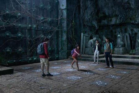 Nicholas Coombe, Isabela Merced, Madeleine Madden, and Jeff Wahlberg in Dora and the Lost City of Gold (2019)