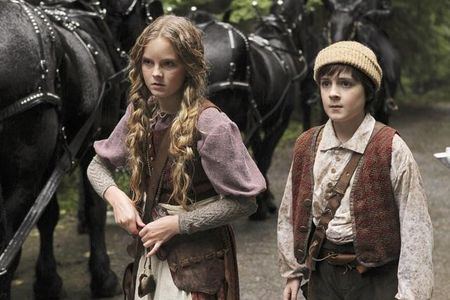 Quinn Lord and Karley Scott Collins in Once Upon a Time (2011)