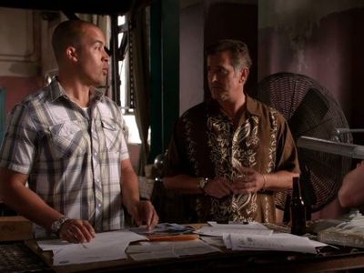 Coby Bell and Bruce Campbell in Burn Notice (2007)