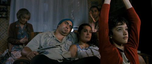 Cliff Curtis, Vicky Haughton, Keisha Castle-Hughes, Grant Roa, and Rachel House in Whale Rider (2002)