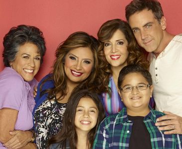 Carlos Ponce, Maria Canals-Barrera, Terri Hoyos, Cristela Alonzo, Isabella Day, and Jacob Guenther in Cristela (2014)