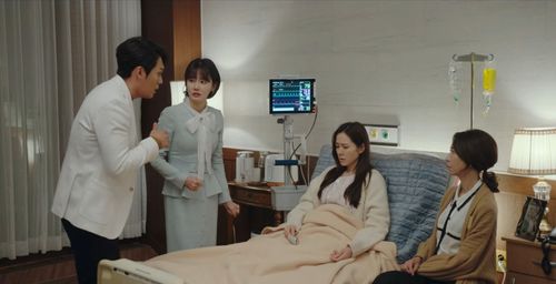 Pang Eun-jin, Son Ye-jin, Hwang Woo-seul-hye, and Choi Dae-hoon in Crash Landing on You (2019)