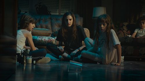 Bruna González, Claudia Placer, Sandra Escacena, and Iván Chavero in Verónica (2017)
