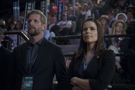 Neve Campbell and Paul Sparks in House of Cards (2013)