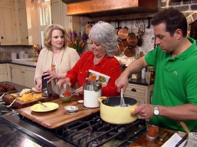 Chrystine Jordan, Paula Deen, and Bobby Deen in Paula's Best Dishes (2008)