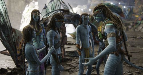 Sigourney Weaver, Zoe Saldana, Sam Worthington, Britain Dalton, Jamie Flatters, and Trinity Jo-Li Bliss in Avatar: The W