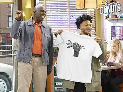 Gary Anthony Williams and Jermaine Fowler in Superior Donuts (2017)