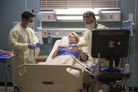 Meredith Baxter, Noah Gray-Cabey, and Harry Ford in Code Black (2015)
