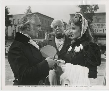 Rhonda Fleming, Forbes Murray, and Tudor Owen in Yankee Pasha (1954)