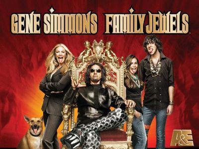 Shannon Tweed, Gene Simmons, Sophie Simmons, and Nick Simmons in Gene Simmons: Family Jewels (2006)