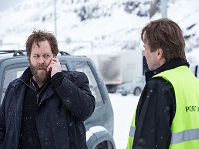 Ólafur Darri Ólafsson and Þorsteinn Gunnarsson in Trapped (2015)