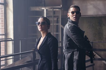 Brian J. Smith and Eréndira Ibarra in The Matrix Resurrections (2021)
