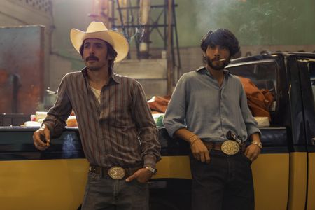 Alberto Guerra and Diego Calva in Narcos: Mexico: La Voz (2021)