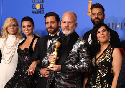 Penélope Cruz, Ricky Martin, Judith Light, Ryan Murphy, and Edgar Ramírez at an event for The 76th Annual Golden Globe A