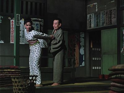 Ganjirô Nakamura and Ayako Wakao in Floating Weeds (1959)