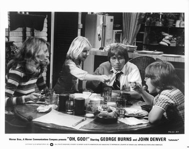 John Denver, Teri Garr, Moosie Drier, and Rachel Longaker in Oh, God! (1977)