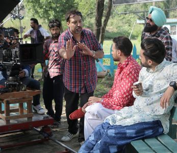 Vikram Dhillon directing Monty Marzara and Waris Sekhon on the sets of Photo Jatt Di (2018).