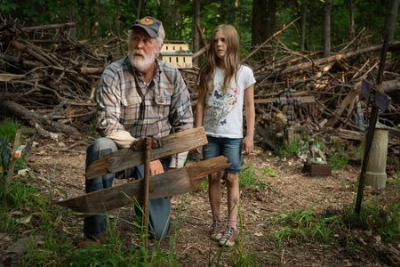 John Lithgow and Jeté Laurence in Pet Sematary (2019)