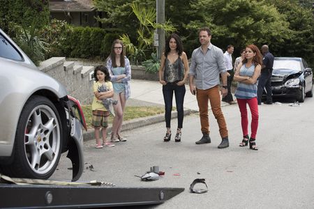 Alanna Ubach, Paul Adelstein, Lisa Edelstein, Conner Dwelly, and Dylan Schombing in Girlfriends' Guide to Divorce (2014)
