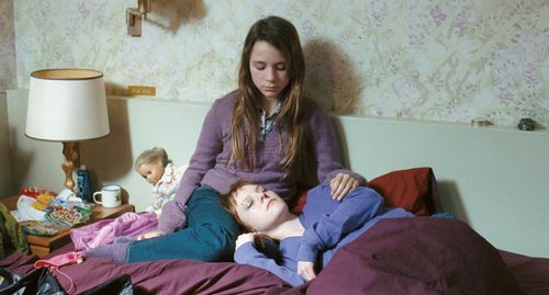 Julie-Marie Parmentier and Nina Rodriguez in No et moi (2010)