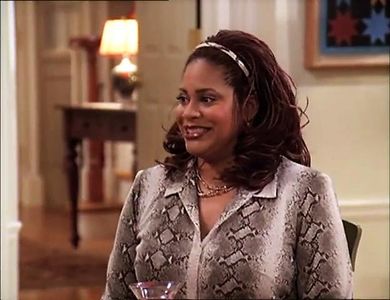 Kim Coles in The Geena Davis Show (2000)