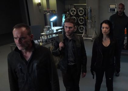 Ming-Na Wen, Henry Simmons, Clark Gregg, and Iain De Caestecker in Agents of S.H.I.E.L.D. (2013)