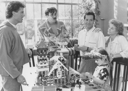 Steve Guttenberg, Tom Selleck, Ted Danson, Nancy Travis, and Robin Weisman in Three Men and a Little Lady (1990)