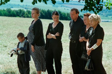 Iva Janzurová, Nada Kotrsová, Sabina Remundová, Theodora Remundová, Igor Bares, and Jakub Chrbolka in Some Secrets (2002