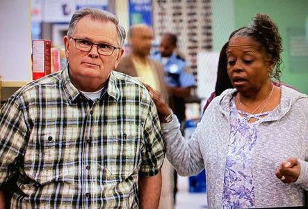 Rod Britt and Reatha Grey in Grace and Frankie (2019)