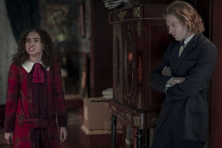 Sam Reid and Bailey Bass in Interview with the Vampire (2022)