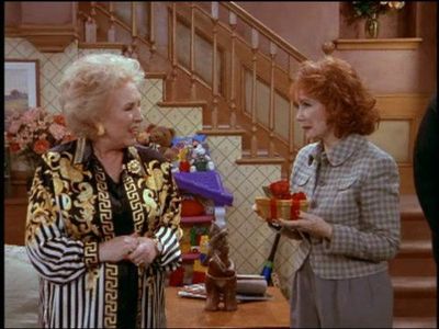 Katherine Helmond and Doris Roberts in Everybody Loves Raymond (1996)