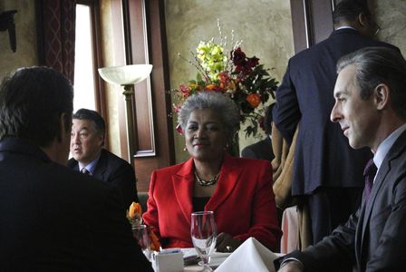 Alan Cumming, Chris Noth, and Donna Brazile in The Good Wife (2009)