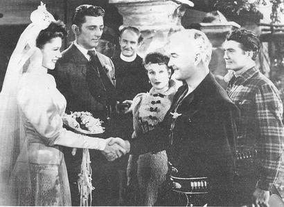 Robert Mitchum, George Reeves, Betty Blythe, William Boyd, Bob Burns, and Dustine Farnum in Bar 20 (1943)