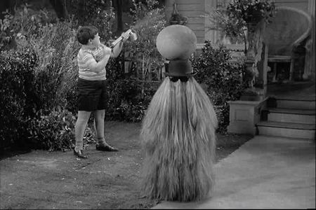 Felix Silla and Ken Weatherwax in The Addams Family: Cousin Itt's Problem (1965)