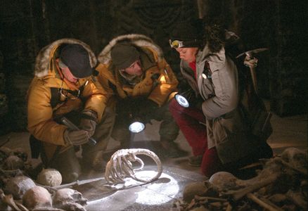 Ewen Bremner, Sanaa Lathan, and Raoul Bova in Alien vs. Predator (2004)