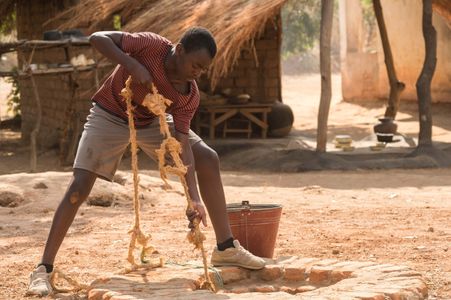 Maxwell Simba in The Boy Who Harnessed the Wind (2019)