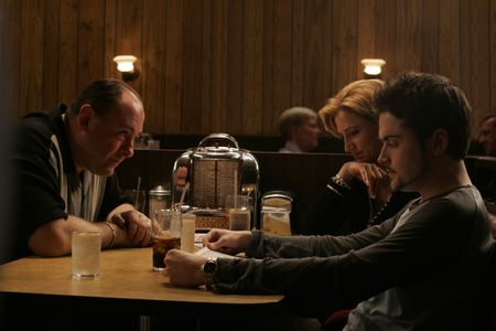 James Gandolfini, Edie Falco, David Chase, and Robert Iler in The Sopranos (1999)