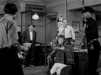 Kirk Douglas, William Bendix, Russell Evans, Luis Van Rooten, and Joseph Wiseman in Detective Story (1951)