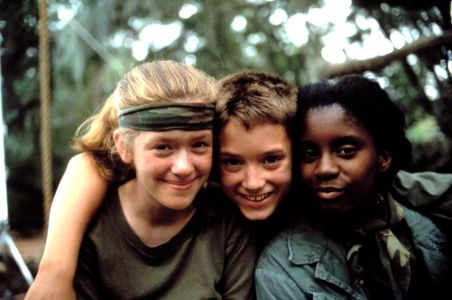 Elijah Wood, LaToya Chisholm, and Lexi Randall in The War (1994)