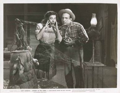 Judy Canova and Allen Jenkins in Singin' in the Corn (1946)