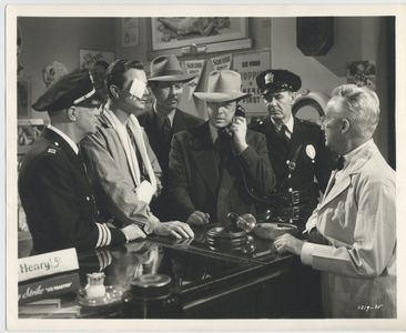 Robert Young, Cliff Clark, John Gallaudet, and Lee Phelps in Joe Smith, American (1942)