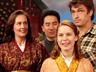 Lauren Hewett, Peter O'Brien, Lenore Smith, and Anthony Brandon Wong in Spellbinder: Land of the Dragon Lord (1997)