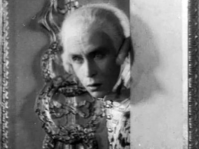 Erast Garin in The Czar Wants to Sleep (1934)