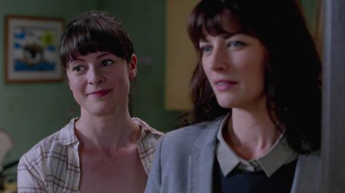 Erica Carroll and Tara Pratt in Supernatural (2005)