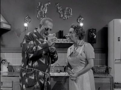 Mildred Natwick and Roland Winters in Naked City (1958)