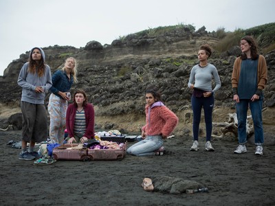 Mia Healey, Sophia Ali, Reign Edwards, Sarah Pidgeon, Shannon Berry, and Helena Howard in The Wilds: Day Two (2020)